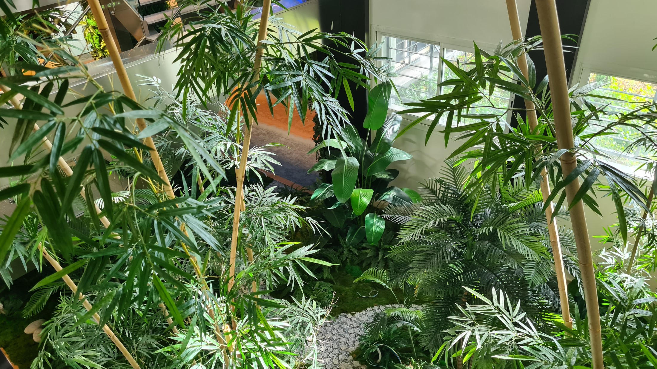 Interior oficinas jardÍn horizontal artificial (16)