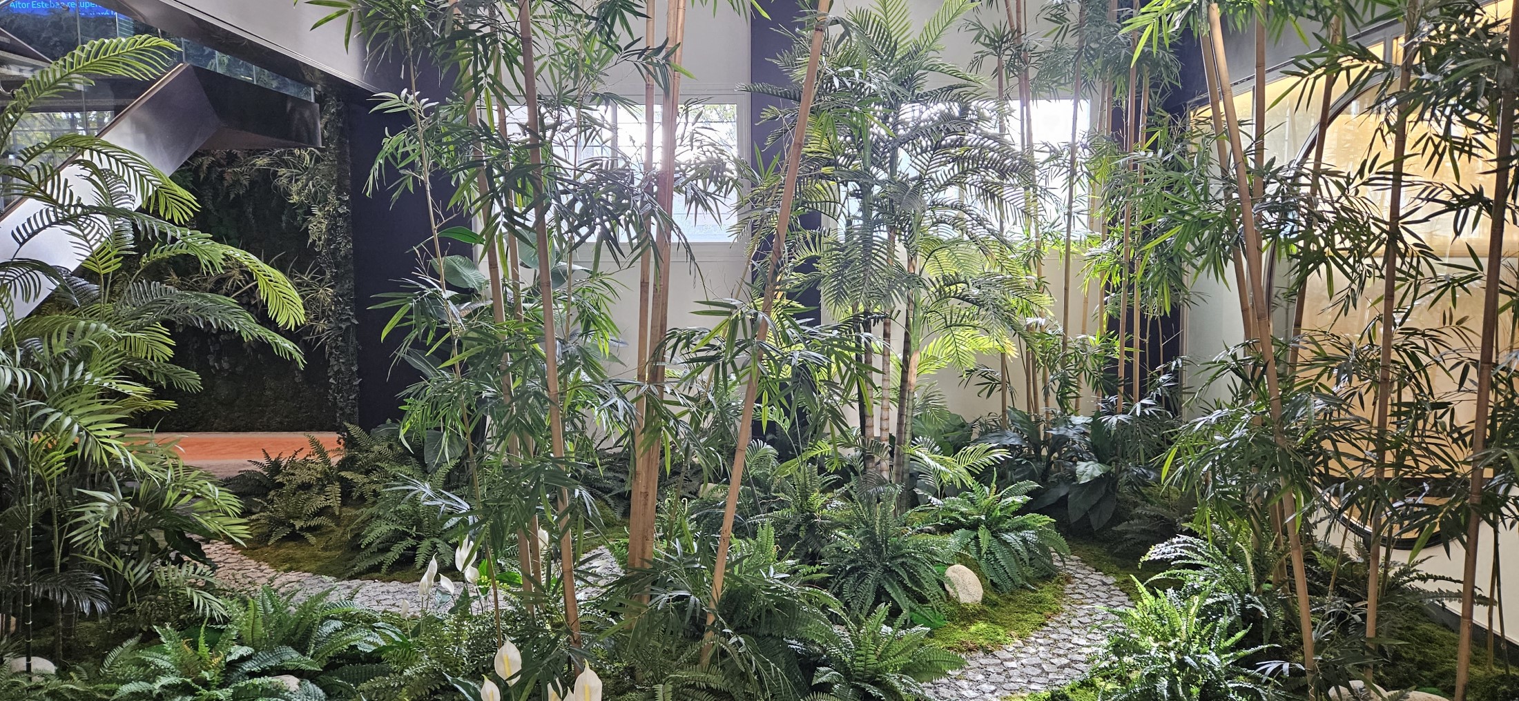 Interior oficinas jardÍn horizontal artificial (18)