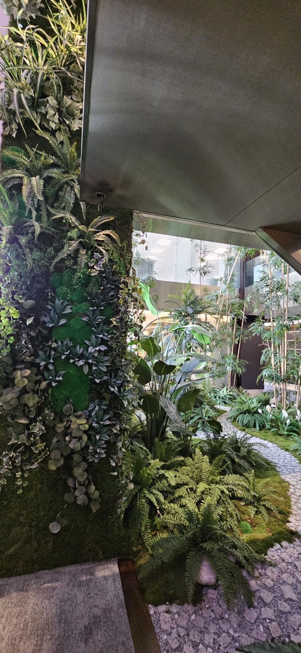 Interior oficinas jardin vertical artificial (9)